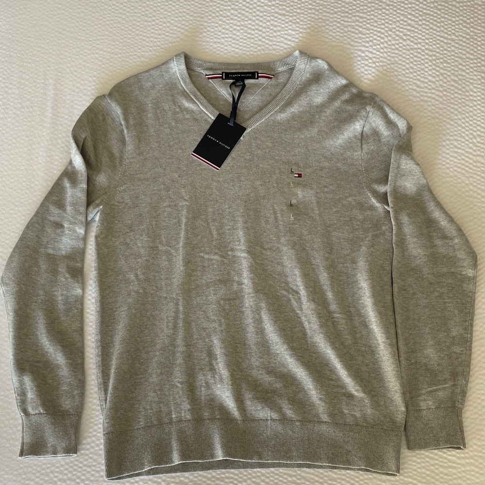 NWT Tommy Hilfiger Men's Light Gray V-Neck Sweater